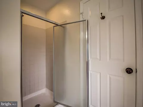 Bath - 9200 Ispahan Loop, Laurel, MD 20708 photo 6 of 8