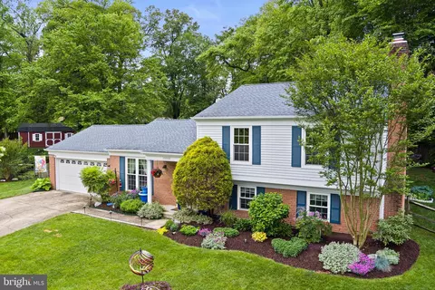 10000 Madronawood Dr, Laurel, MD 20708