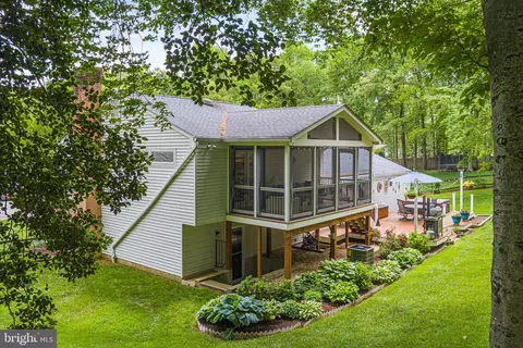 Exterior - 10000 Madronawood Dr, Laurel, MD 20708 photo 18 of 24