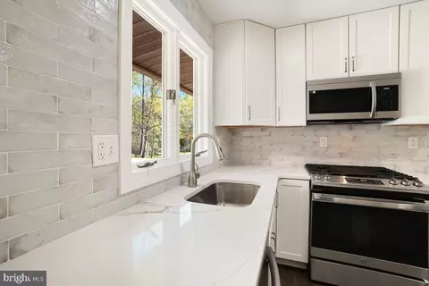Kitchen - 8902 Montpelier Dr, Laurel, MD 20708 photo 7 of 10