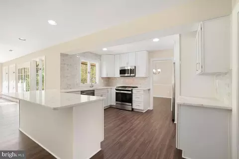 Kitchen - 8902 Montpelier Dr, Laurel, MD 20708 photo 3 of 10