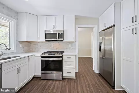 Kitchen - 8902 Montpelier Dr, Laurel, MD 20708 photo 5 of 10