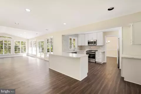 Kitchen - 8902 Montpelier Dr, Laurel, MD 20708 photo 2 of 10