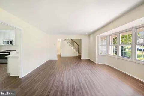 Living - 8902 Montpelier Dr, Laurel, MD 20708 photo 4 of 10
