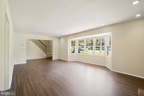 Living - 8902 Montpelier Dr, Laurel, MD 20708 photo 5 of 10