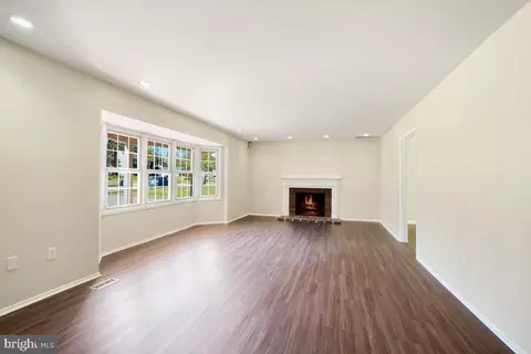 Living - 8902 Montpelier Dr, Laurel, MD 20708 photo 3 of 10