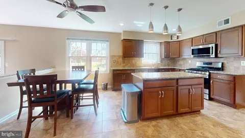 2001 Waterleaf Way, Bowie, MD 20721 photo 2