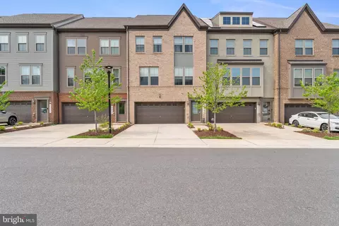 9532 Capital Ln, Marlboro, MD 20774