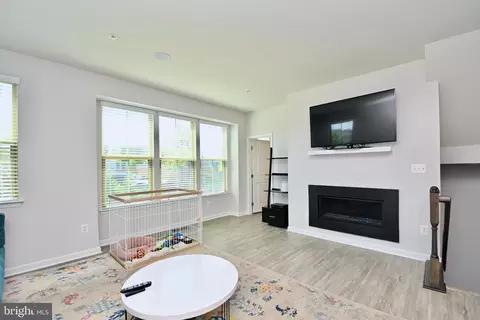 Living - 10126 Aerospace Rd, Lanham, MD 20706 photo 4 of 5