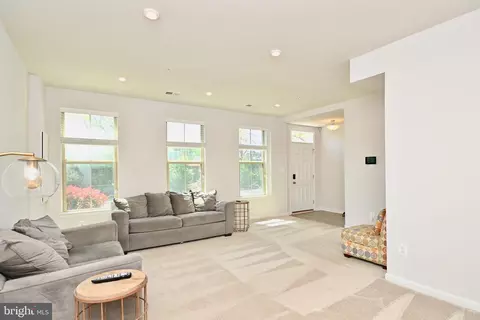 Living - 10126 Aerospace Rd, Lanham, MD 20706 photo 3 of 5