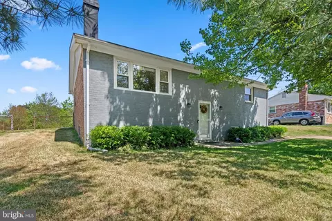 9708 Glen View Dr, Clinton, MD 20735