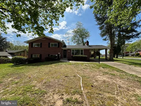 5617 Mansfield Dr, Temple Hills, MD 20748