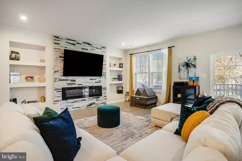Living - 10548 John Glenn St, Lanham, MD 20706 photo 4 of 8