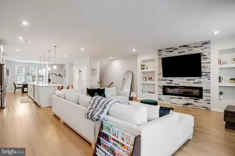 Living - 10548 John Glenn St, Lanham, MD 20706 photo 6 of 8