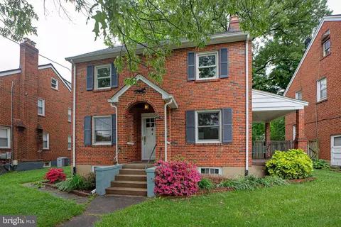 6423 Adelphi Rd, University Park, MD 20782
