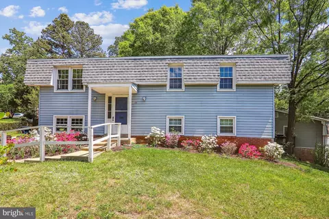 100 Periwinkle Ct, Greenbelt, MD 20770