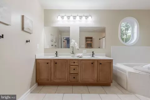 Entry Way - 4907 Seltzer St, Lanham, MD 20706 photo 7 of 12