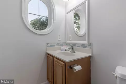 Bath - 4907 Seltzer St, Lanham, MD 20706 photo 3 of 3