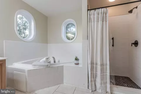 Bath - 4907 Seltzer St, Lanham, MD 20706 photo 2 of 3