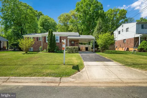 9603 Mazzoni Ave, Lanham, MD 20706