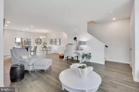 Living - 8835 Mimosa Ave, Clinton, MD 20735 photo 9 of 10
