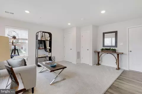 Living - 8835 Mimosa Ave, Clinton, MD 20735 photo 1 of 10