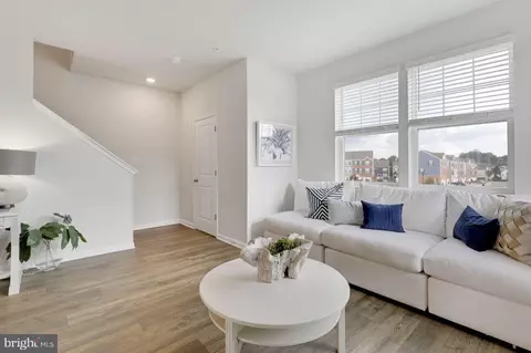 Living - 8835 Mimosa Ave, Clinton, MD 20735 photo 10 of 10