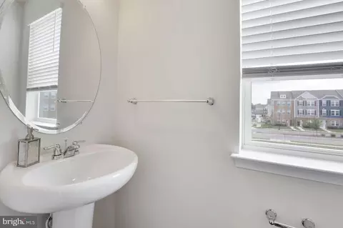 Bath - 8835 Mimosa Ave, Clinton, MD 20735 photo 4 of 4