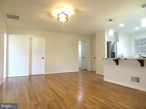 Living - 8642 Leslie Ave, Glenarden, MD 20706 photo 4 of 11