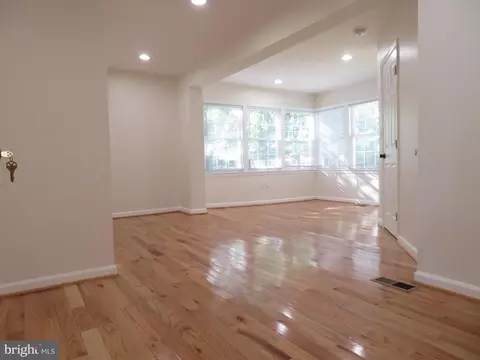 Living - 8642 Leslie Ave, Glenarden, MD 20706 photo 8 of 11