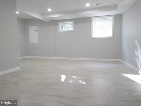 Living - 8642 Leslie Ave, Glenarden, MD 20706 photo 10 of 11
