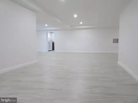 Living - 8642 Leslie Ave, Glenarden, MD 20706 photo 9 of 11