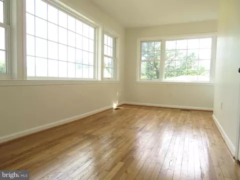 Living - 8642 Leslie Ave, Glenarden, MD 20706 photo 7 of 11