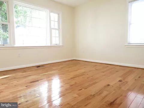 Living - 8642 Leslie Ave, Glenarden, MD 20706 photo 5 of 11