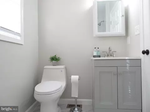 Bath - 8642 Leslie Ave, Glenarden, MD 20706 photo 1 of 7