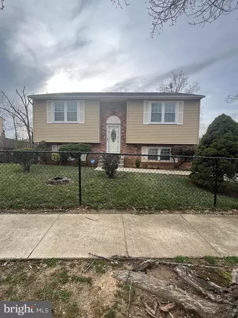 7303 Roanne Dr, Oxon Hill, MD 20745