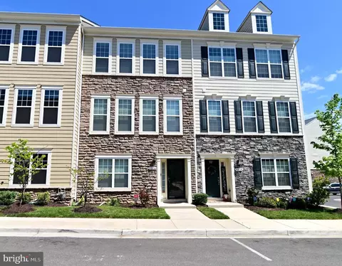 9816 Wood Glen Ter, Lanham, MD 20706