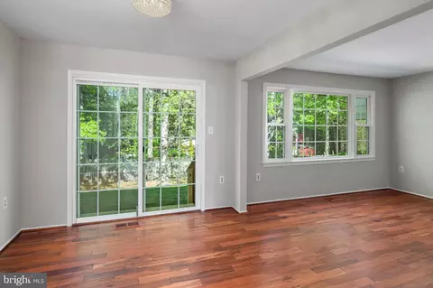 7013 Wren Ln, Lanham, MD 20706 photo 9