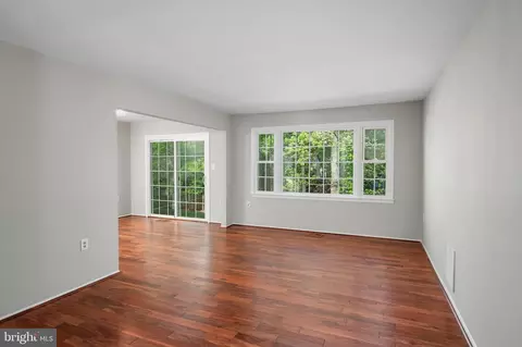 7013 Wren Ln, Lanham, MD 20706 photo 5
