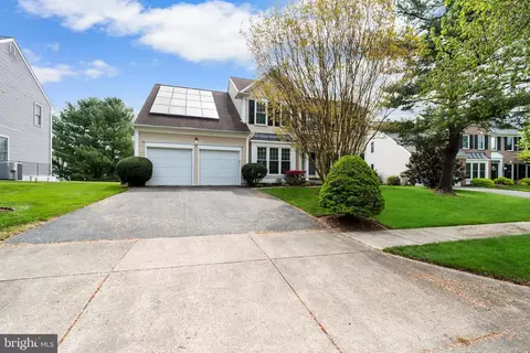 923 Lake Front Dr, Bowie, MD 20721