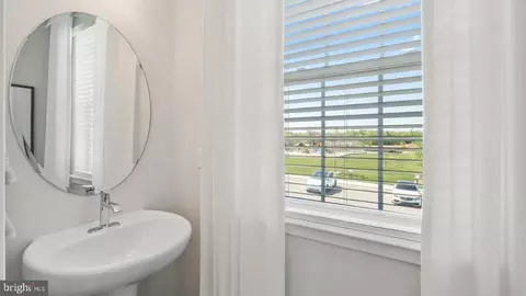 Bath - 7530 Daybreak Dr, Brandywine, MD 20613 photo 4 of 11