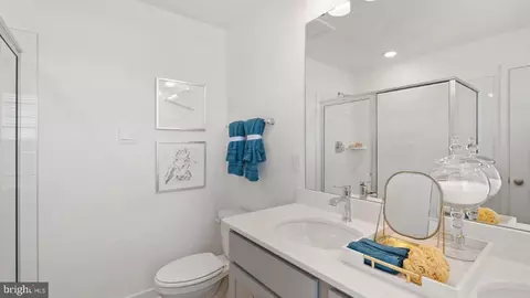 Bath - 7534 Daybreak Dr, Brandywine, MD 20613 photo 8 of 11
