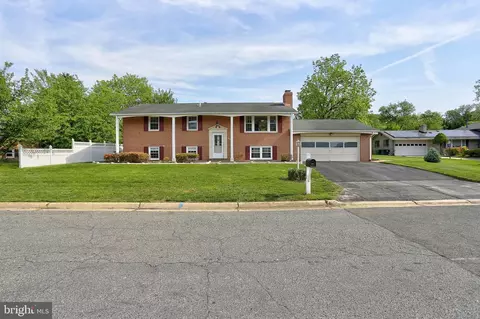 7602 Laurel Ridge Ct, Laurel, MD 20707