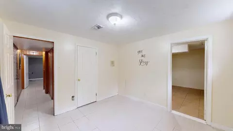 Entry Way - 5103 Baltimore Ln, Lanham, MD 20706 photo 14 of 21