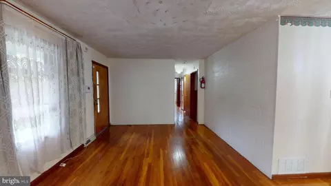Entry Way - 5103 Baltimore Ln, Lanham, MD 20706 photo 3 of 21