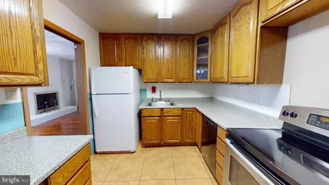 Entry Way - 5103 Baltimore Ln, Lanham, MD 20706 photo 8 of 21
