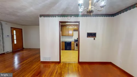 Entry Way - 5103 Baltimore Ln, Lanham, MD 20706 photo 5 of 21
