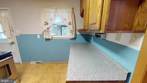 Entry Way - 5103 Baltimore Ln, Lanham, MD 20706 photo 9 of 21