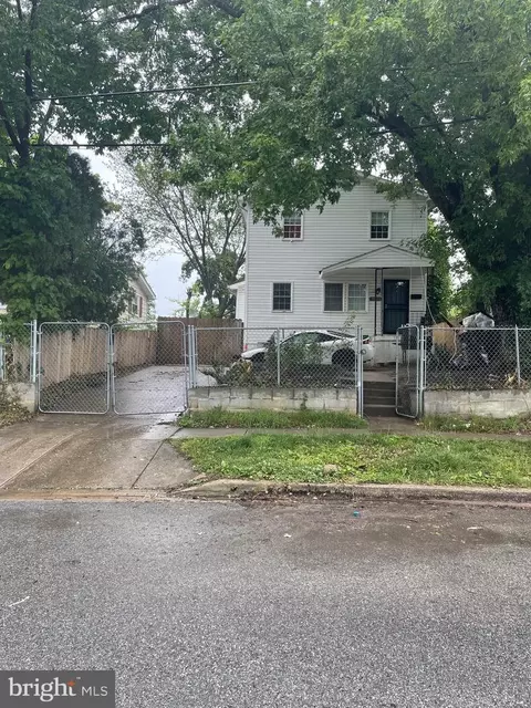 4805 Deanwood Dr, Capitol Heights, MD 20743