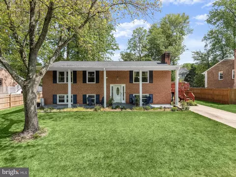 5805 Parkway Dr, Laurel, MD 20707